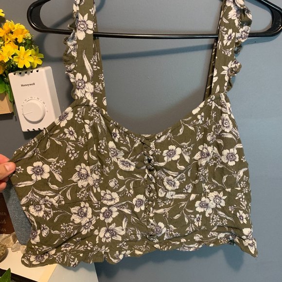 2/$20⚡️American Eagle crop top - Picture 2 of 2